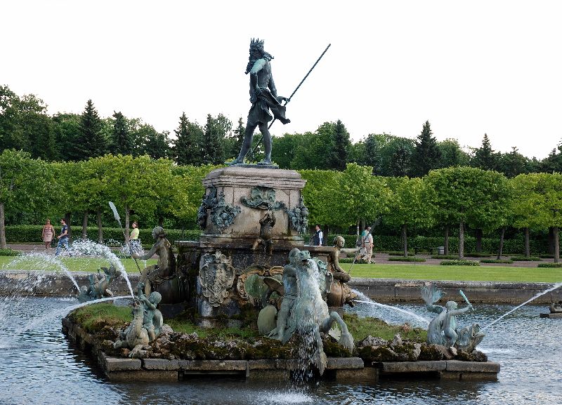 Fontaine de Neptune, Peterhof, Russie.