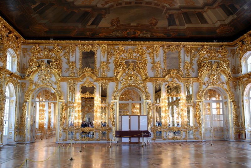 La Grande salle de bal du palais de Catherine, Pouchkine, Russie.