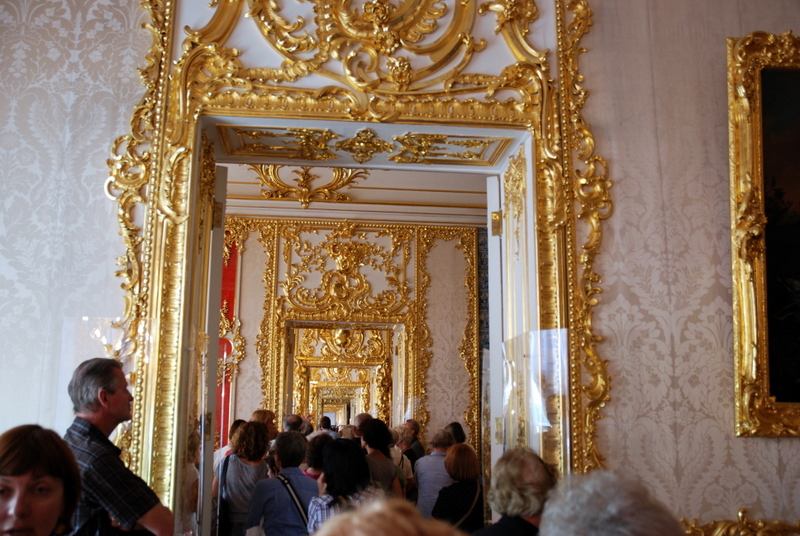 L'enfilade des salles d'apparat du palais de Catherine, Pouchkine, Russie.