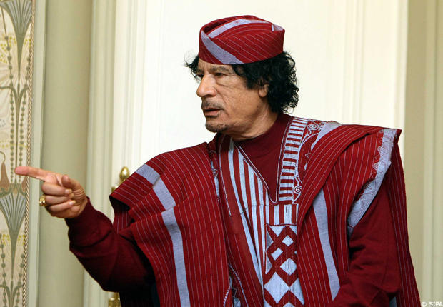  Habillement voyant de Mouammar Kadhafi.