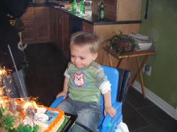 Félix était très heureux de pouvoir encore s’en donner à cœur joie dans son gâteau!