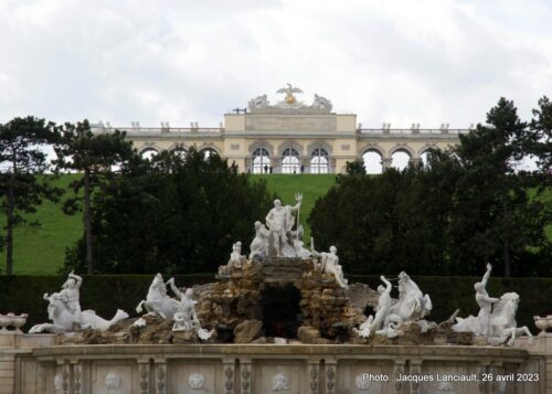 Gloriette et fontaine de Neptune, Château de Schönbrunn, Vienne, Autriche