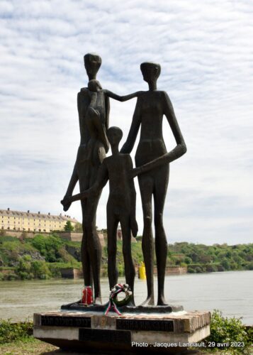Monument sur le quai, Novi Sad, Serbie