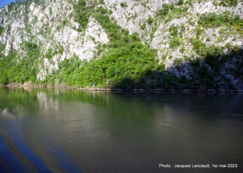 Navigation sur le Danube, entre Roumanie et Serbie