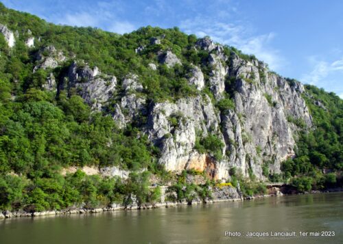 Navigation sur le Danube, entre Roumanie et Serbie
