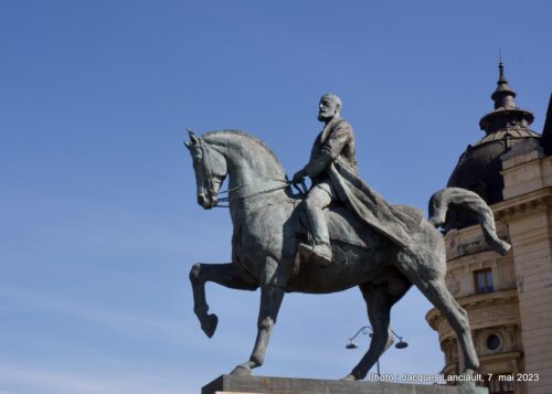 Statue équestre Carol 1er, place de la Révolution, Bucarest, Roumanie