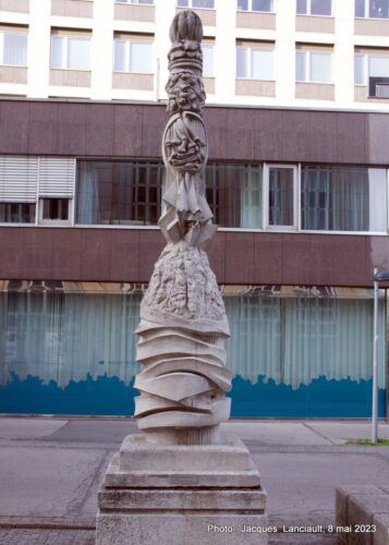 Säule den Antagonismen, Theodor-Herzl-Platz, Vienne, Autriche