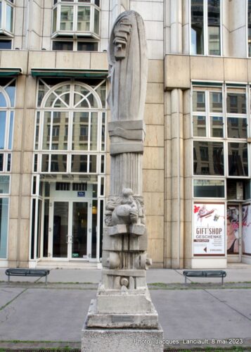 Säule den Antagonismen, Theodor-Herzl-Platz, Vienne, Autriche